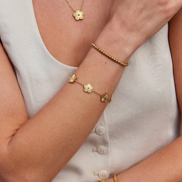 Golden Clover Bracelet - Picture 3 of 6